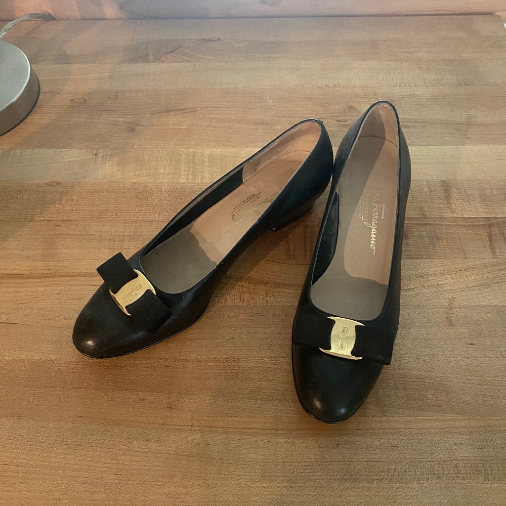 Vintage Salvatore Ferragamo Boutique Black Bow Pump